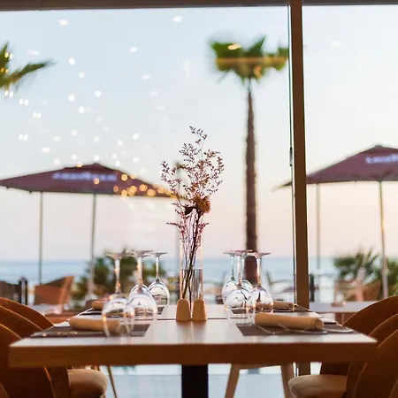 Отель Amr - Durres